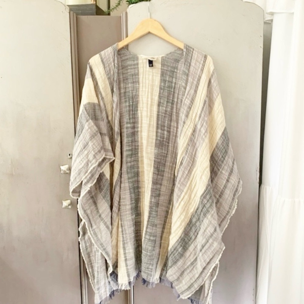 Universal Thread Gray and Cream Striped Poncho